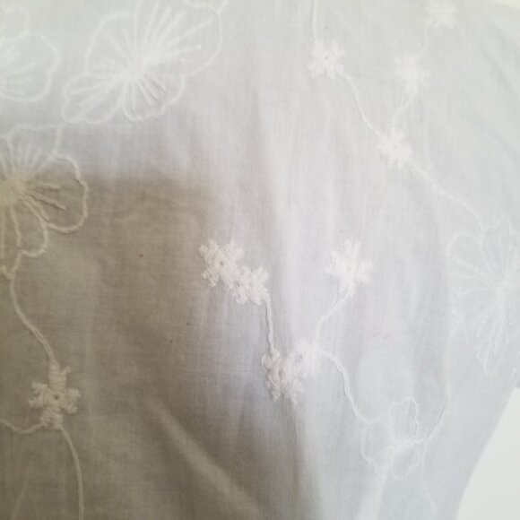 White Floral Embroidered Top - Picture 6 of 11